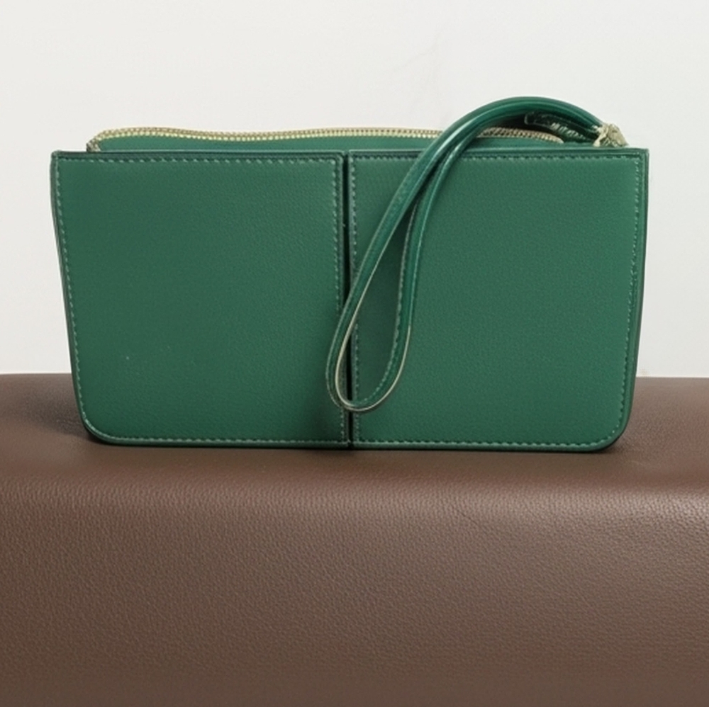 Elegant Green Faux Leather Wristlet